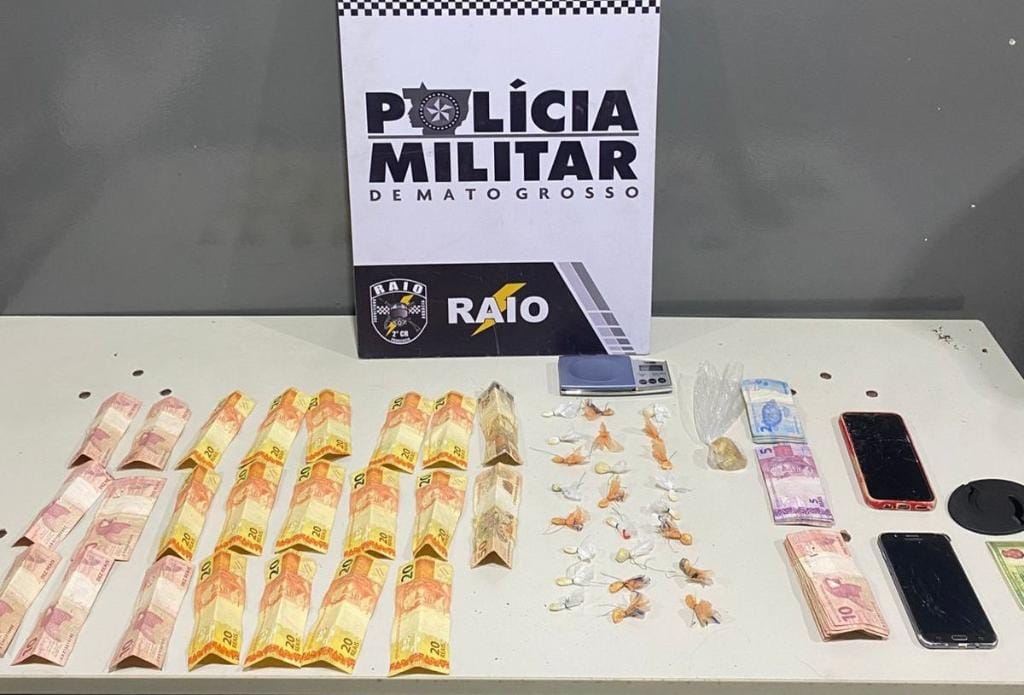 PM apreende cocaína escondida em residência e prende dois por tráfico de drogas