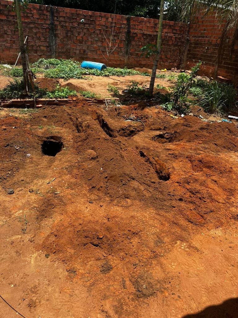 PM localiza cadáver enterrado em quintal de residência e prende casal e comparsa em Mato Grosso