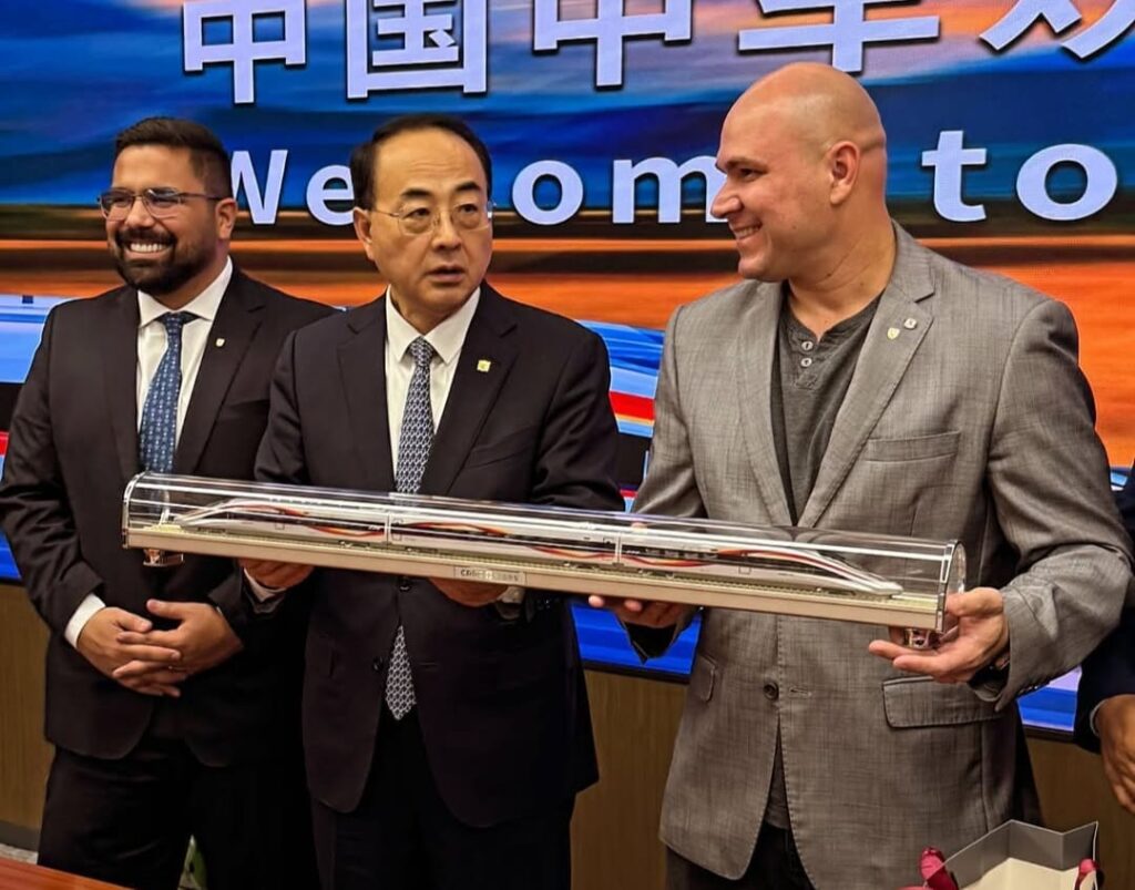 Prefeito de Cuiabá apresenta projeto de mobilidade à maior fabricante de trens do mundo