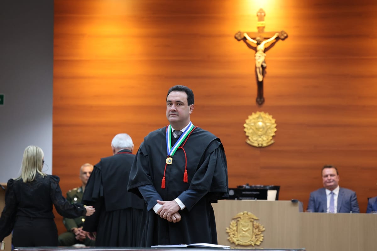 Ricardo Almeida toma posse no TJ e promete atuação guiada por independência, humanidade e prudência