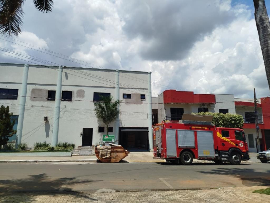 Treze pessoas ficam presas em elevadores e duas precisam de atendimento médico em MT