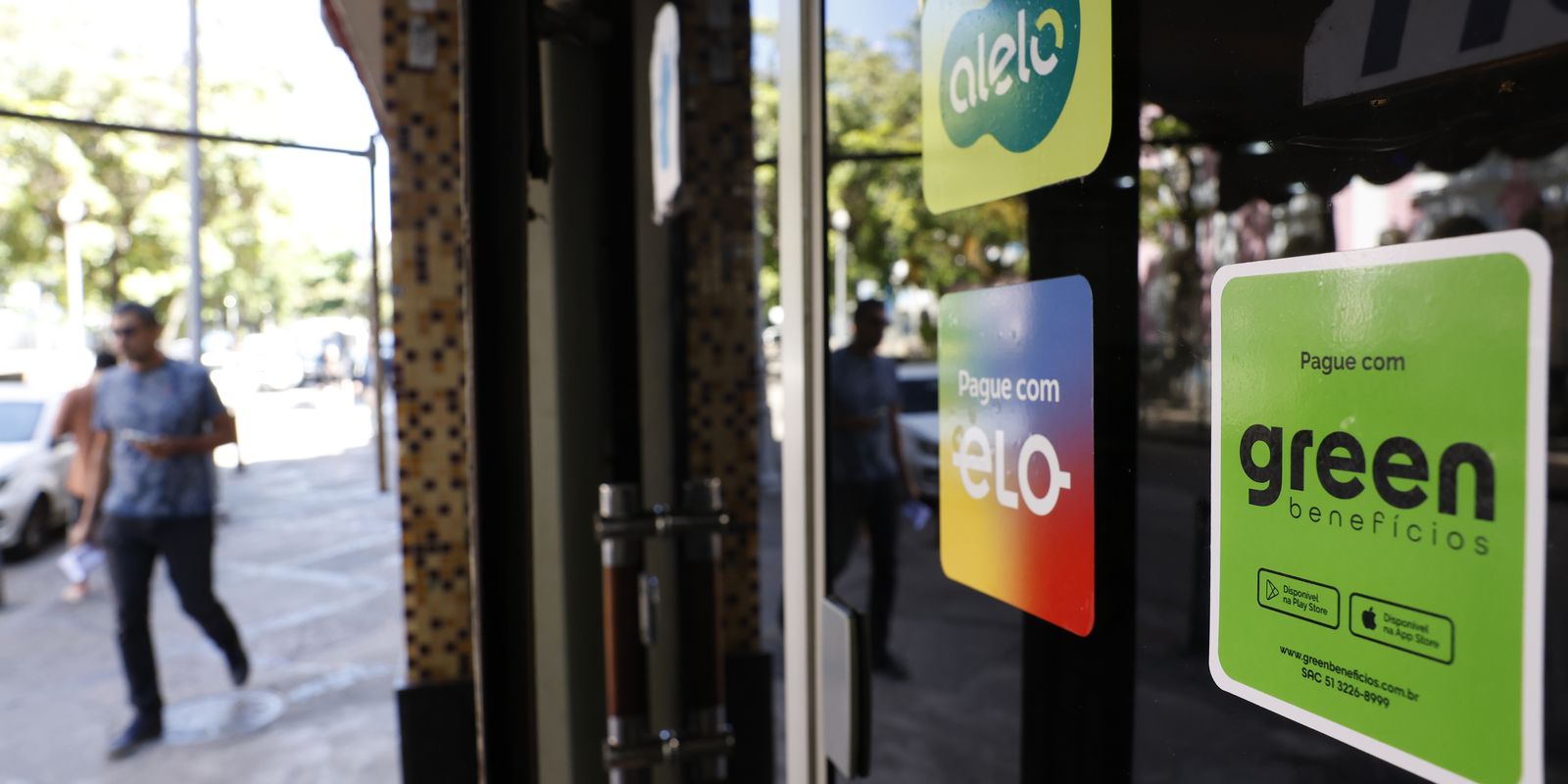 Pequenos empresários veem com expectativa mudança no vale-alimentação