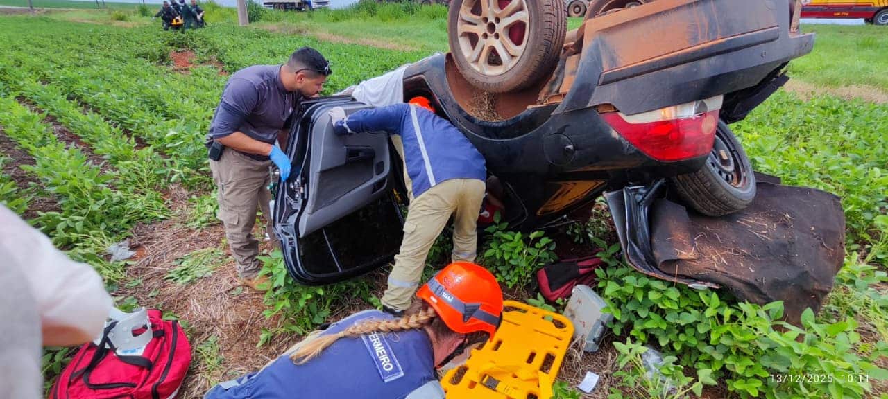 Sorriso: carro capota em rodovia e 5 ficam feridos