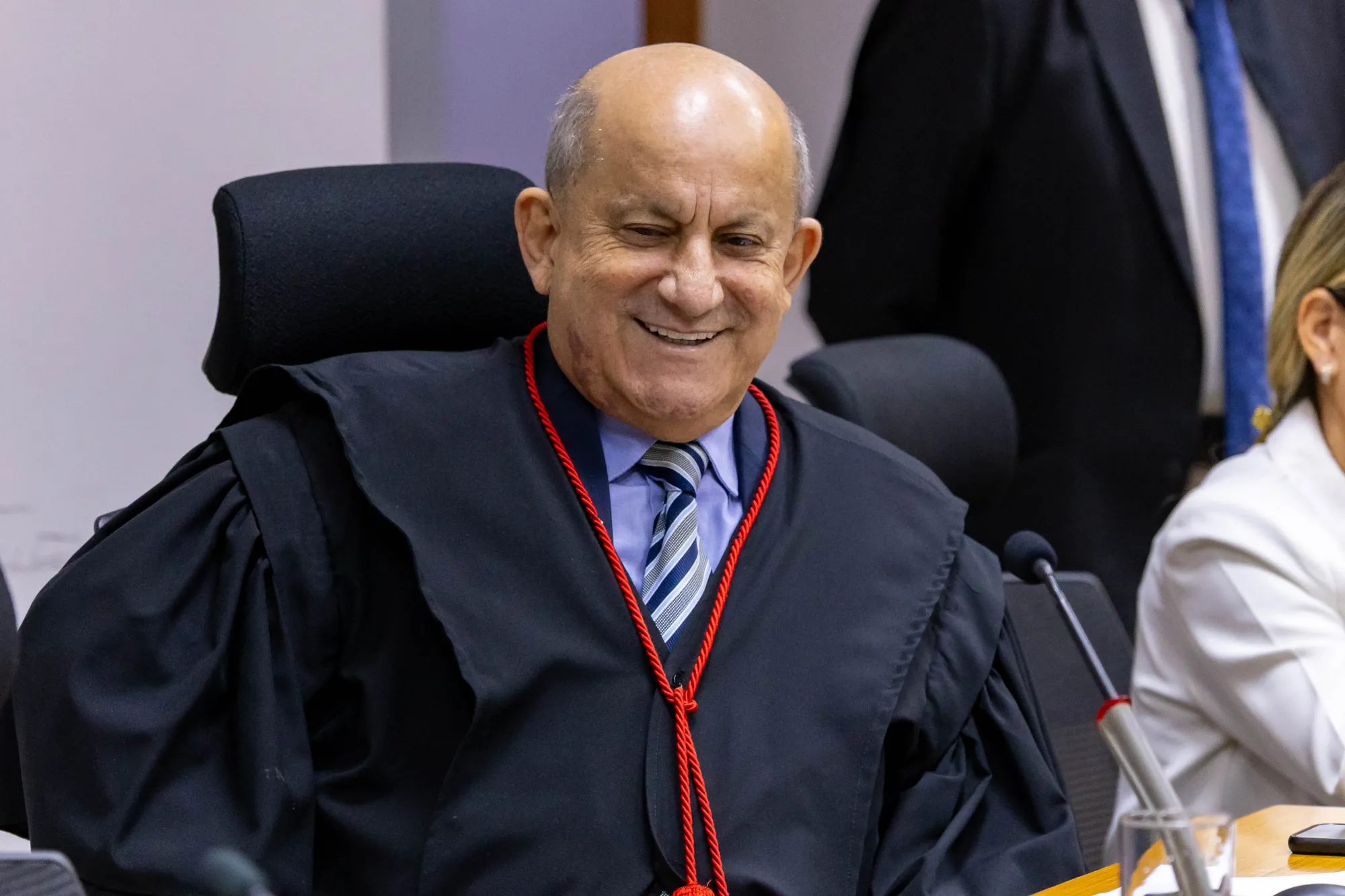 Após 39 anos, desembargador Sebastião Barbosa se aposenta no Tribunal de Justiça de MT