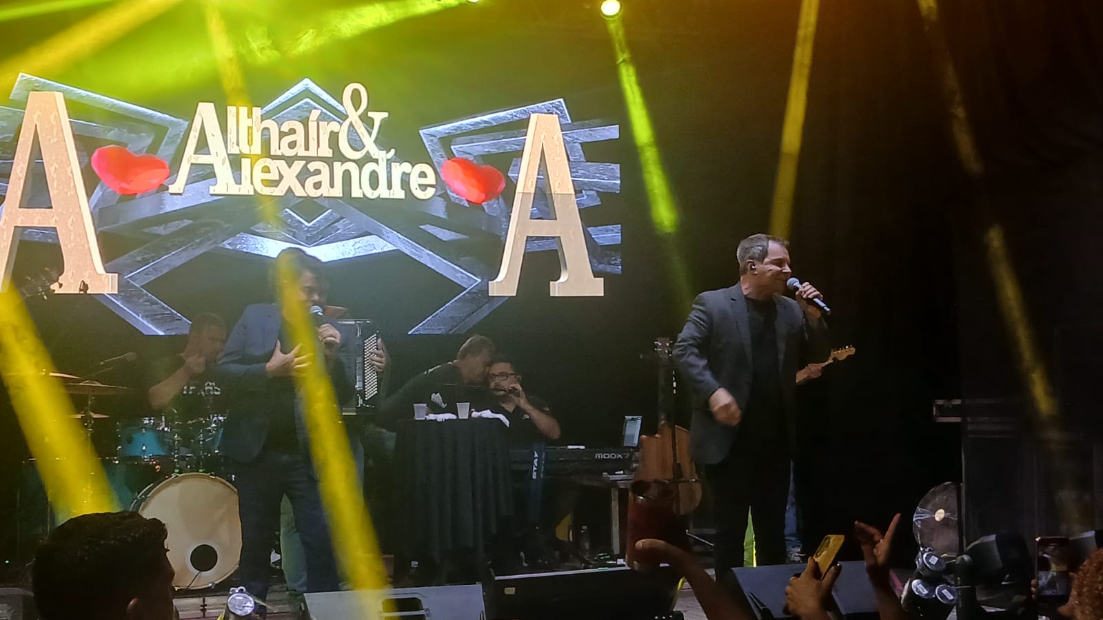 Tesouro-MT:  Vive noite histórica com show nacional de Althair & Alexandre na abertura do Réveillon 2026