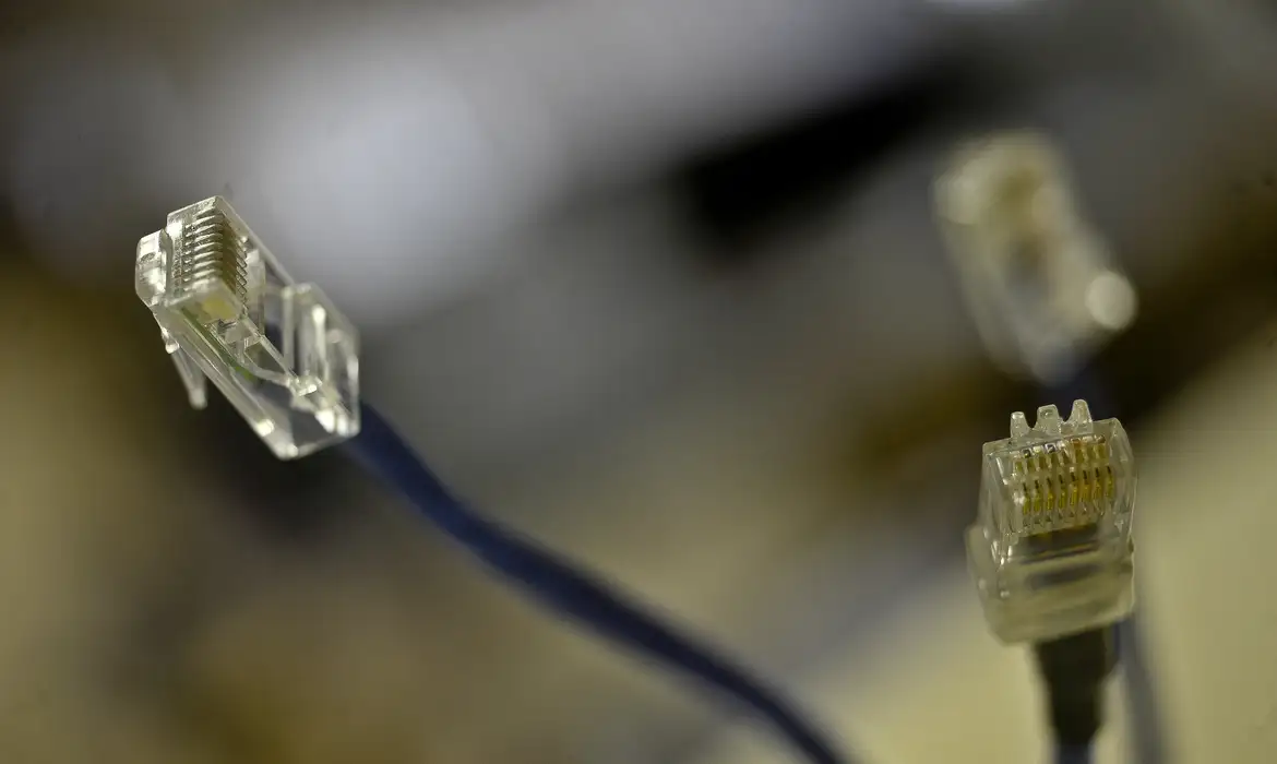 BNDES lança edital para levar internet para mais de 1,2 mil escolas
