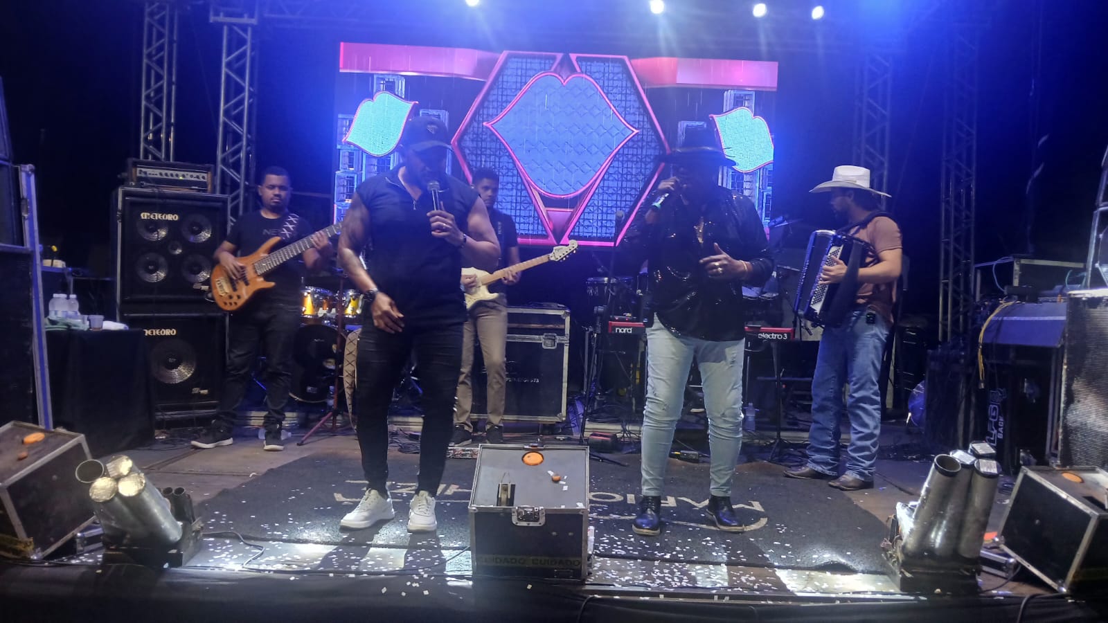 Tesouro-MT encerra Réveillon 2026 com show memorável da dupla Mário & Thizil