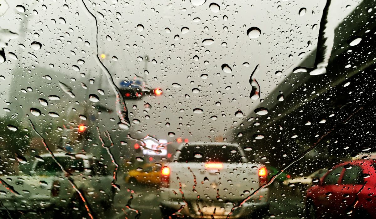 Frente fria marca início da semana e pode provocar até 200 mm de chuva no Brasil