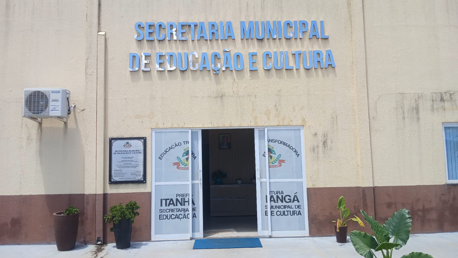 Itanhangá-MT: Prefeitura  inicia entrega de mais de mil kits de uniformes escolares para alunos da rede municipal