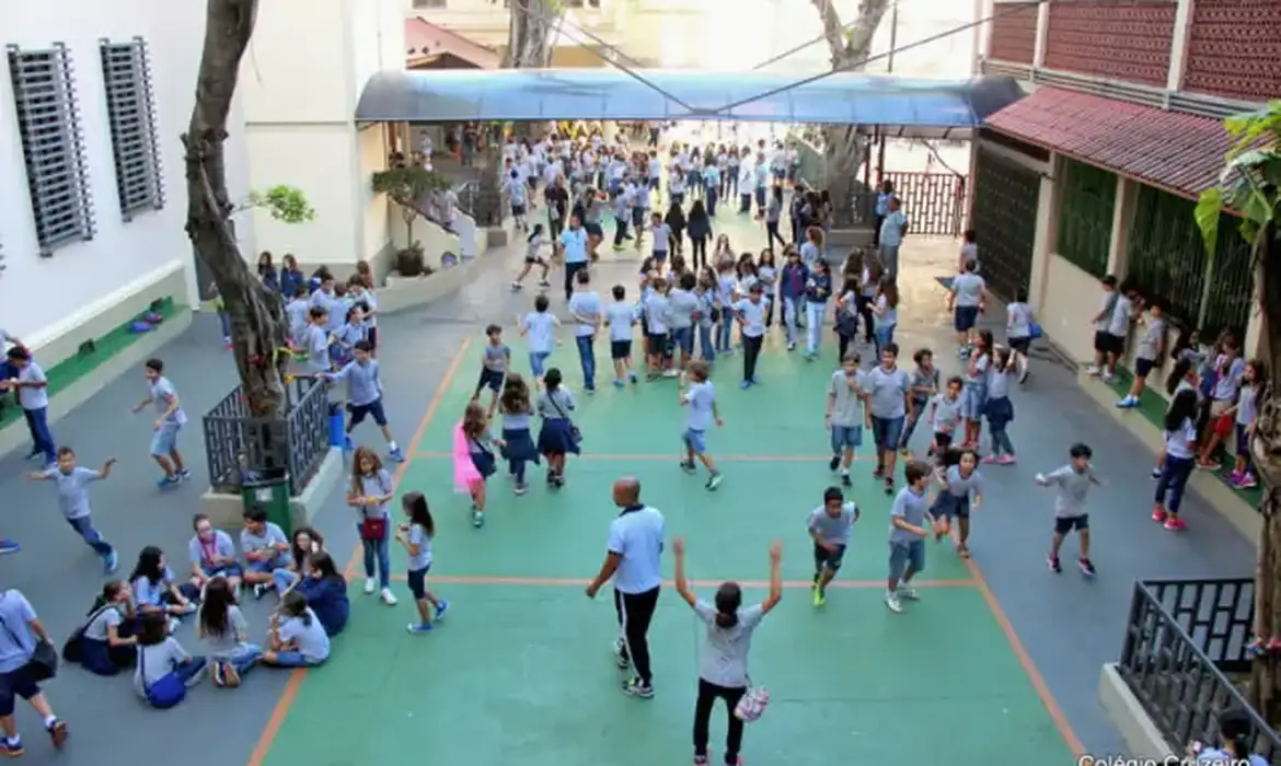 Entenda o papel das escolas no combate à violência contra meninas