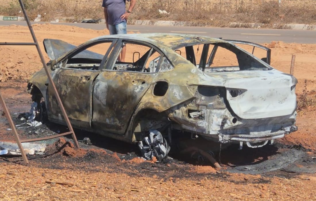 Sinop: carro pega fogo após colisão na BR-163