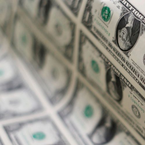 Dólar cai para R$ 5,47 um dia após estresse com Lei Magnitsky