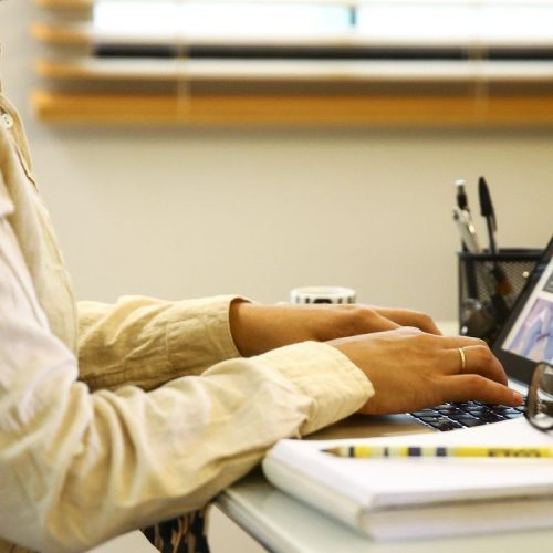 Pesquisa revela condições precários do trabalho remoto no mundo