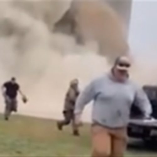 Silo de grãos desaba em Illinois e deixa região sem energia