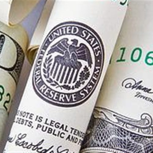Dólar fecha abaixo de R$ 5,80