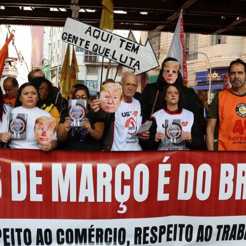 Ato de trabalhadores na 25 de Março repudia interferência de Trump