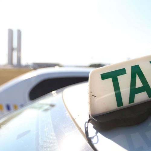 Fim da taxa de verificação de taxímetros beneficiará 300 mil taxistas
