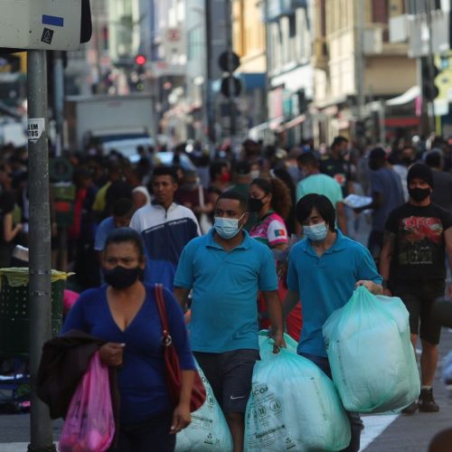 SP: comércio deve faturar 5,4% no Dia das Mães em 2025, diz Fecomércio