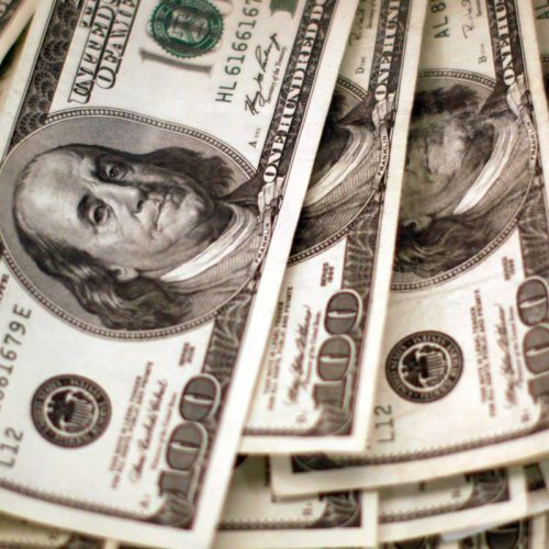 Dólar sobe para R$ 5,68 com anúncio de acordo entre EUA e China