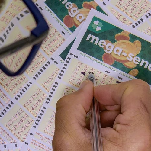 Mega-Sena acumula e prêmio principal vai para R$ 38 milhões