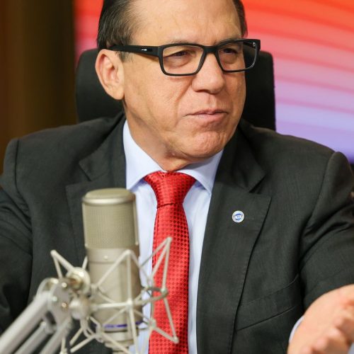 Ministro minimiza impacto do tarifaço no mercado de trabalho