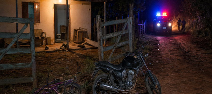 IPIRANGA DO NORTE: Bandidos invadem chácara, furtam faca e abandonam moto na madrugada