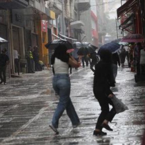 Fim de semana tem queda de temperatura e tempestades