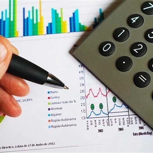 Juros iniciam ciclo de queda com cautela