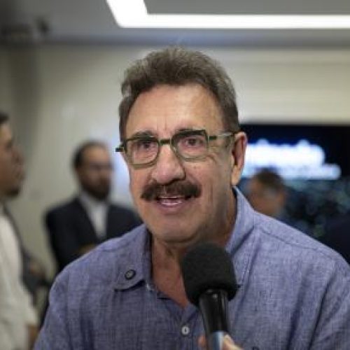 Ratinho critica polarização no país e declara apoio a Mauro em visita