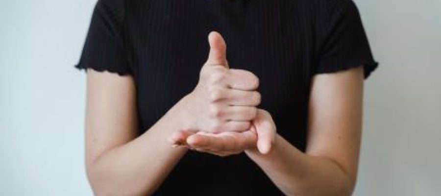 INCLUSÃO: Dia Nacional da Libras reforça direito à comunicação e inclusão de pessoas surdas