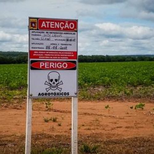 NOMEIA DEFENSIVO AGRICOLA:  ’Presidente da ALMT promulga lei que reduz distâncias de uso de agrotóxico