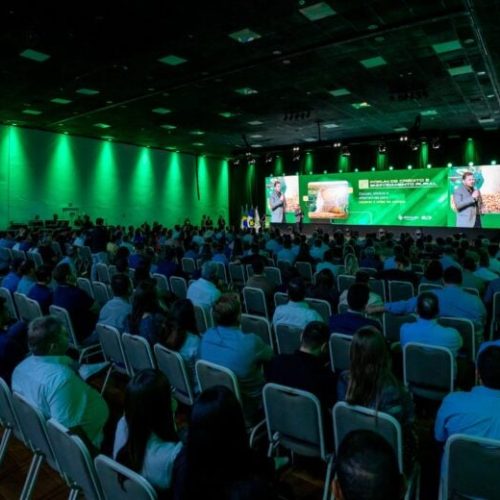 Fórum da Aprosoja MT reúne produtores e especialistas para discutir crédito e endividamento no campo