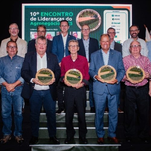 Entidades prestam homenagem a personalidades do agronegócio