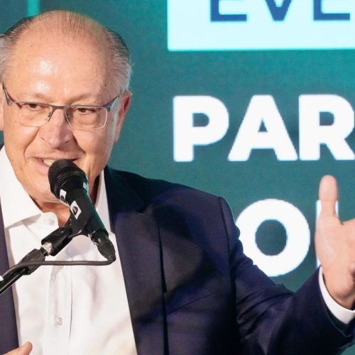 Nova tarifa de Trump sobre o aço vai encarecer produto, diz Alckmin