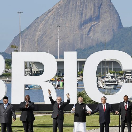 Lula diz que não recuou da ideia de moeda própria do Brics