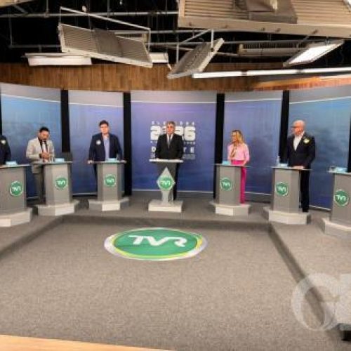 ELEIÇÕES 2026: Candidatos ao governo se enfrentam em debate ao vivo; acompanhe