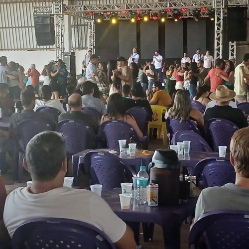 Itanhangá-MT: Festa da Paróquia Santissima Trindade movimentou a cidade neste domingo (15-06)