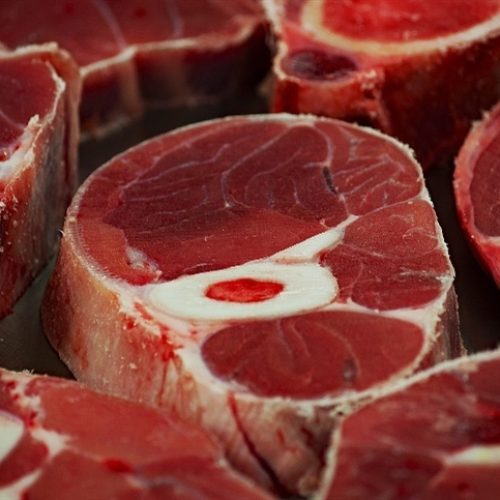 Tarifas dos EUA desafiam carne brasileira