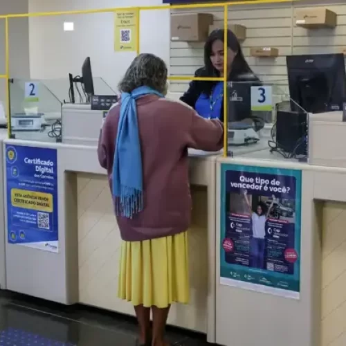 Correios iniciam atendimento presencial para vítimas de descontos indevidos no INSS e registram mais de 60 mil atendimentos no 1º dia