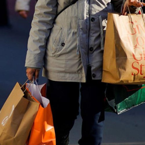 Roupas e bebidas: Veja o que pode ficar mais caro nos EUA com tarifaço