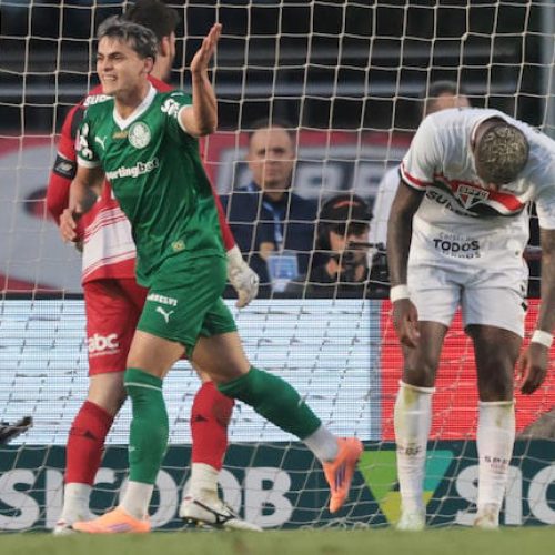 Palmeiras arranca virada heroica contra o São Paulo em clássico com polêmicas de arbitragem