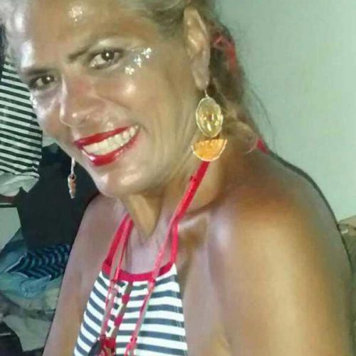 Ex-chacrete Lia Hollywood morre após ataque de pitbull do próprio filho no RJ