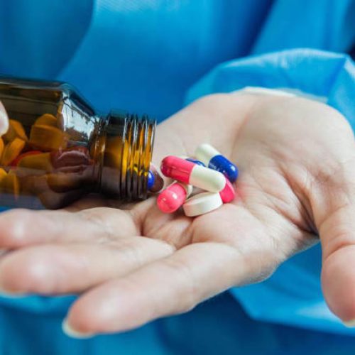 Preço de medicamentos sobe em fevereiro após nove meses de queda, diz Fipe