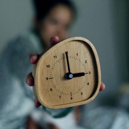 ALERTA: Você acorda no meio da madrugada? Entenda o que pode estar acontecendo