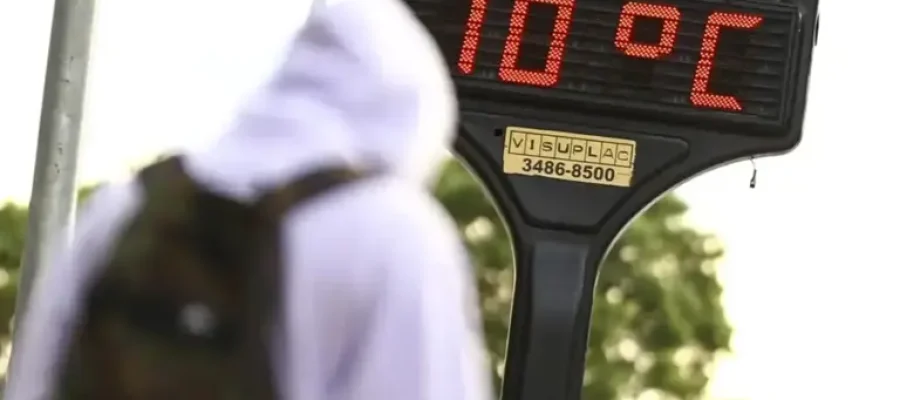 Termômetro registra 10°C em dia de frio intenso com avanço de massa polar (Foto: Instagram)© JETSS