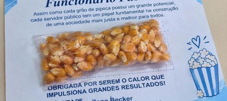 Prefeitura de Florianópolis dá milho de pipoca em homenagem a servidores e vira piada nas redes