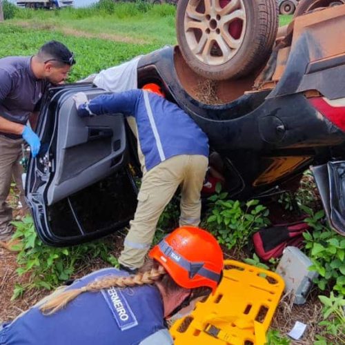 Sorriso: carro capota em rodovia e 5 ficam feridos