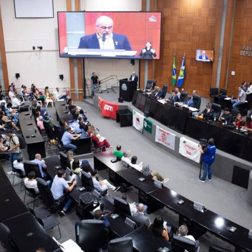 ALMT debate irregularidades nos consignados a servidores do Estado; deputada quer CPI