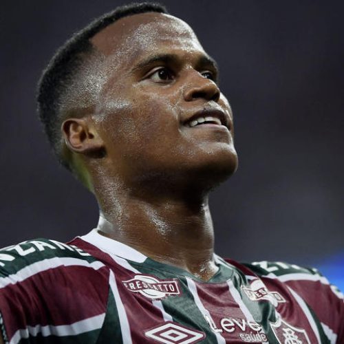 Arias se recupera de desconforto e pode fazer estreia pelo Fluminense em 2025