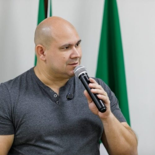 Abílio anuncia pagamento da RGA aos servidores de Cuiabá ainda em maio e alfineta Emanuel Pinheiro